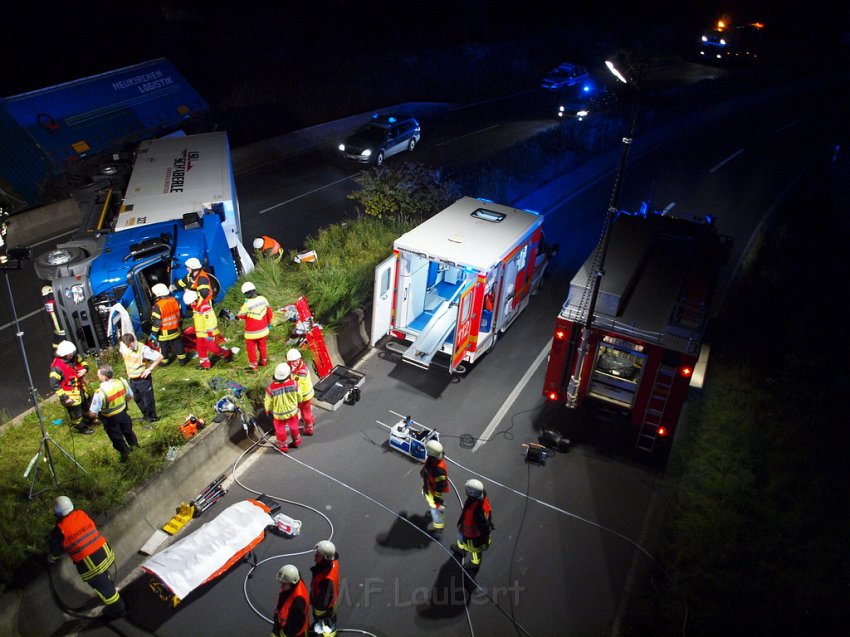 Einsatz BF Koeln PEINGEKLEMMT in Leverkusen P009.JPG